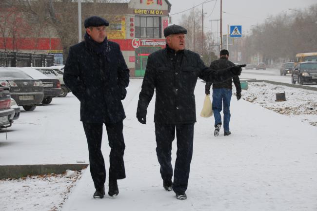 Снег не помеха: Юрий Араскин проинспектировал работы на улице Советской  