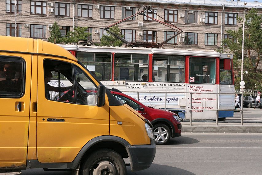 В Новотроицке вежливый водитель маршрутки порвал шаблоны пассажиров