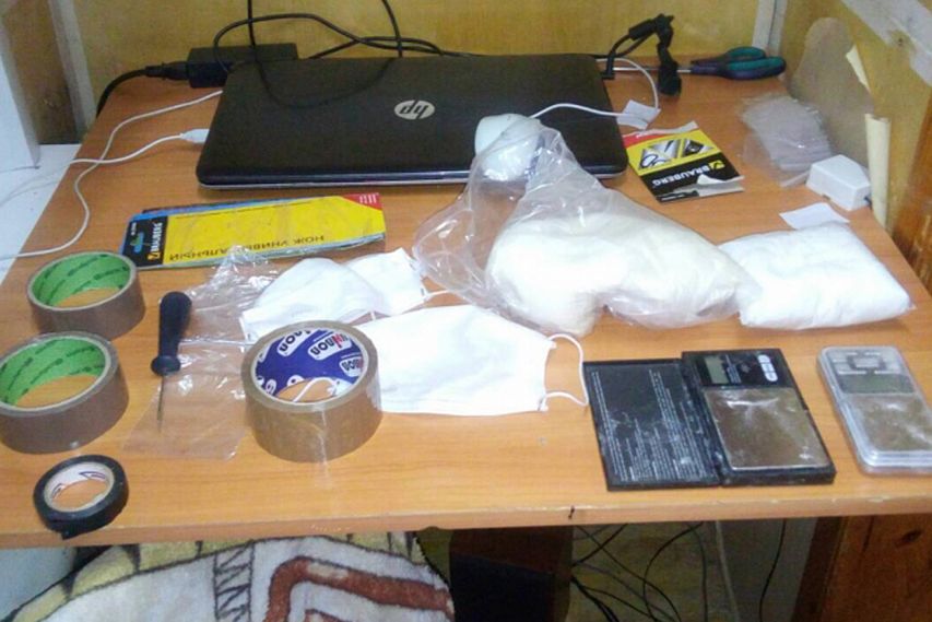 Более килограмма синтетических наркотиков хранили оренбургские студенты на съёмной квартире