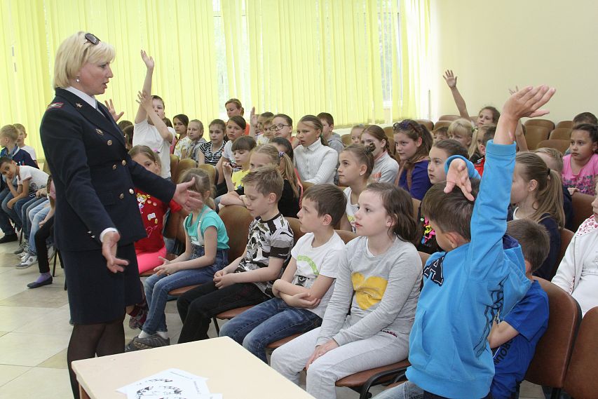 Мобильный уголок юного пожарного открылся в Новотроицке