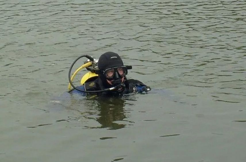 Спасатели Орска извлекли из воды тело мужчины
