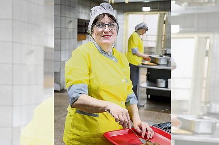 Крупным планом: ведущий повар Уральской Стали Елена Гостева 