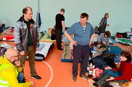 Уральская Сталь продолжает поддерживать пострадавших от паводка