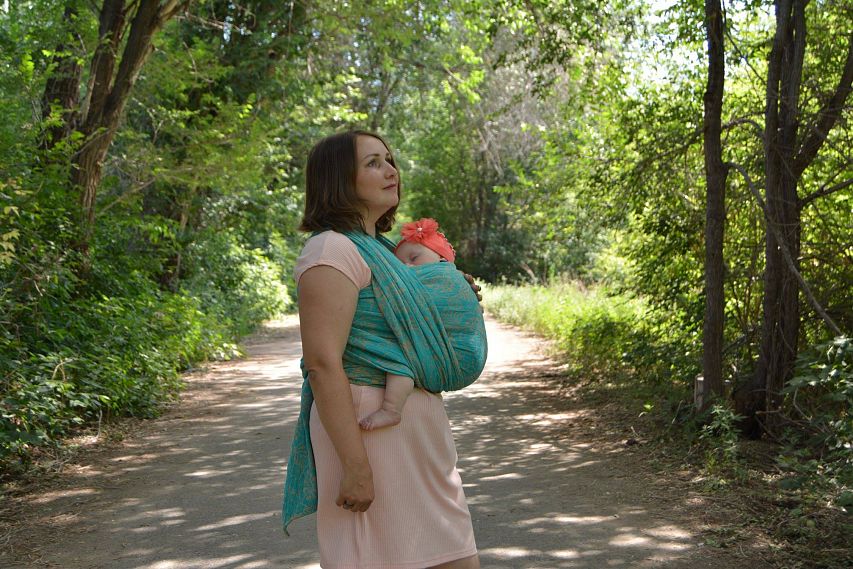 Слингомама Новотроицка рекомендуют: носите ребенка на себе - это удобно!