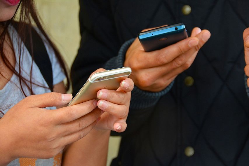 Мобильная связь: роуминг отменят, но тарифы повысят
