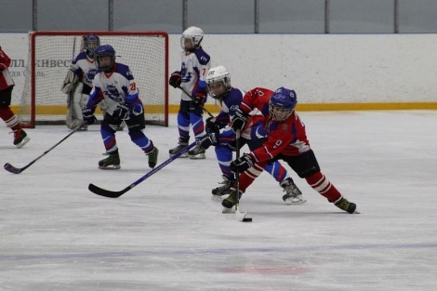В Новотроицке состоялся хоккейный турнир «Кубок Победы»