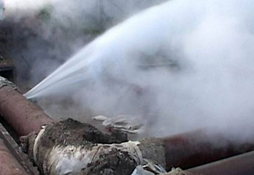 В Новотроицке прорыв трубы: без воды остались более 6 000 человек