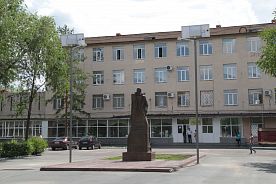 Первые в городе уличные фонари на солнечных батареях у памятника Иосифу Рудницкому