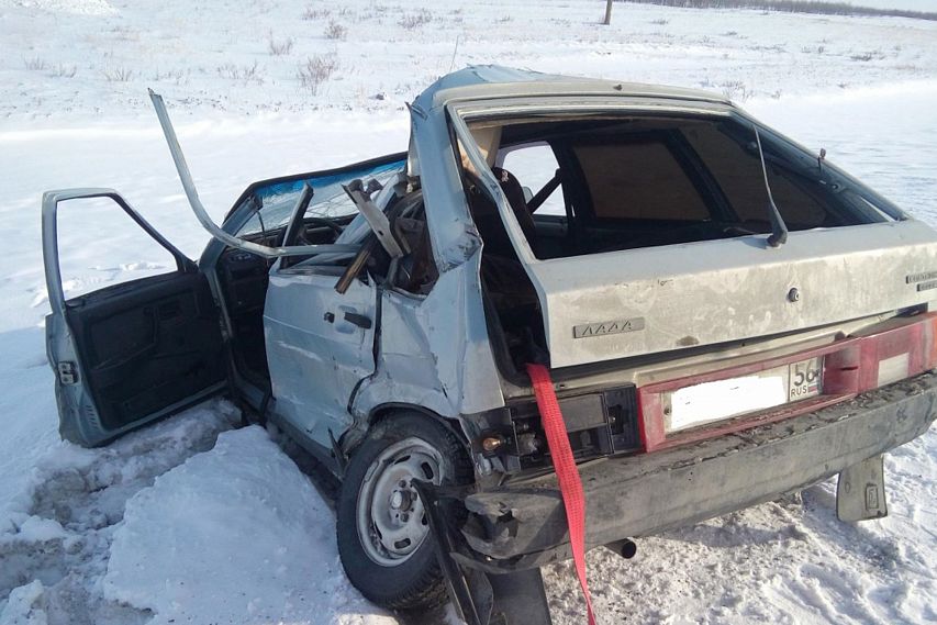В Оренбургской области разыскивают грузовик, протаранивший две легковушки 