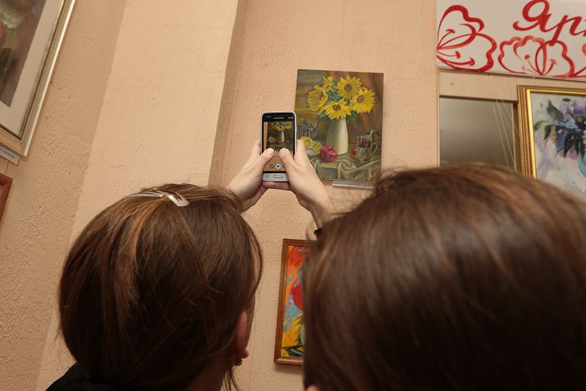Весенние краски Новотроицка в творчестве местных художников 