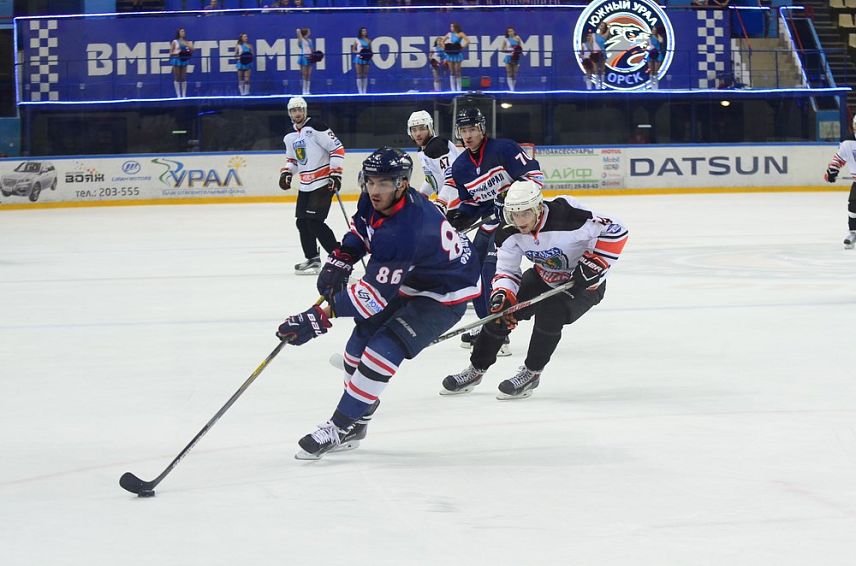 Орский хоккейный клуб «Южный Урал» одержал уверенную победу в первой игре на Кубок губернатора