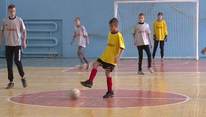 Воспитанники домовых клубов сыграли в мини-футбол в рамках "Наших городских инициатив"