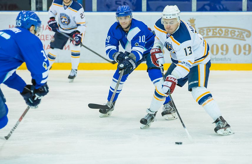 Хоккейный клуб «Южный Урал» обыграл лидера турнирной таблицы всухую