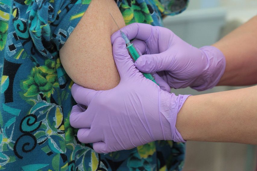 Около 1500 новотройчан уже привились от гриппа