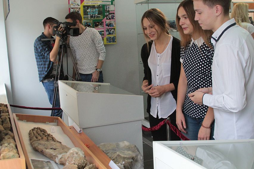В Орском краеведческом музее открылась выставка клуба юных геологов-экологов