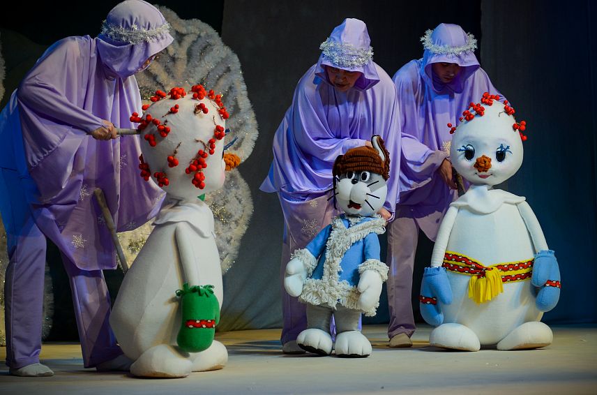 Оренбургский театр кукол подарил новотройчанам волшебство добрых сказок