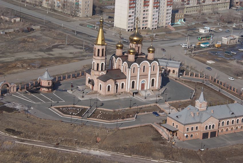 Место благочестия и лечебница для души: Петропавловскому храму Новотроицка - 25 лет