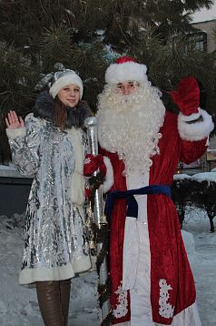Дед Мороз и Снегурочка поздравляют новотройчан!