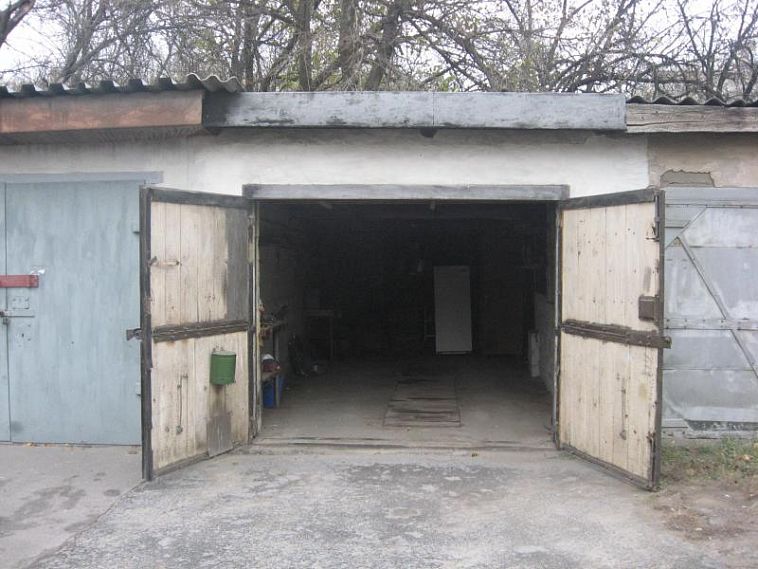 В Новотроицке председатель гаражного кооператива незаконно переписывал на себя недвижимое имущество