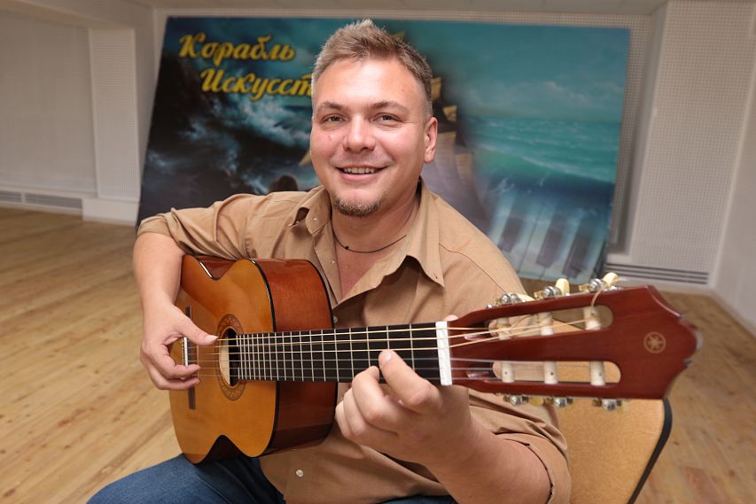 Михаил Одерков: человек, влюбленный в гитару