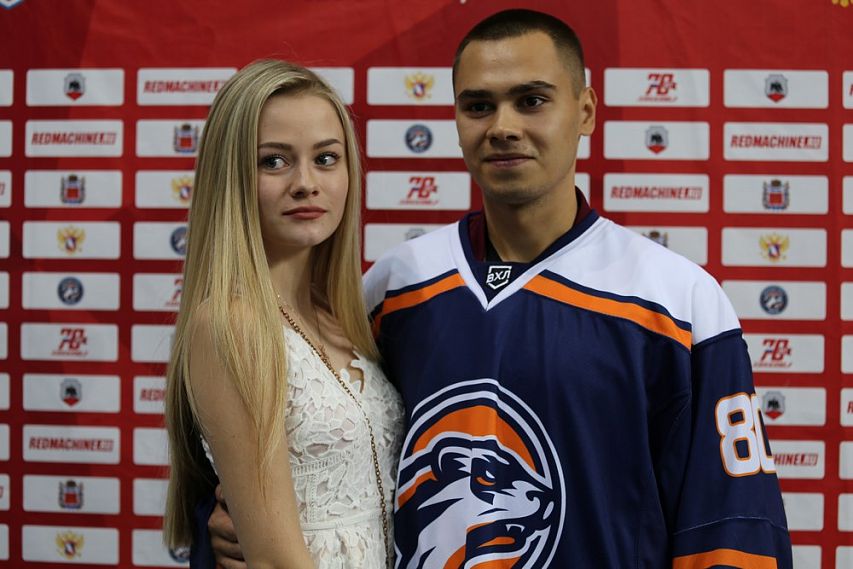 Болельщицы ХК "Южный Урал" смогут выиграть ужин с хоккеистом