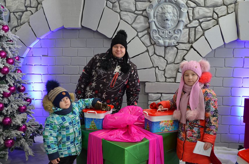 Ищи себя на фото! Дети работников Уральской Стали на новогоднем утреннике в ледовом дворце "Победа" (обновляется)