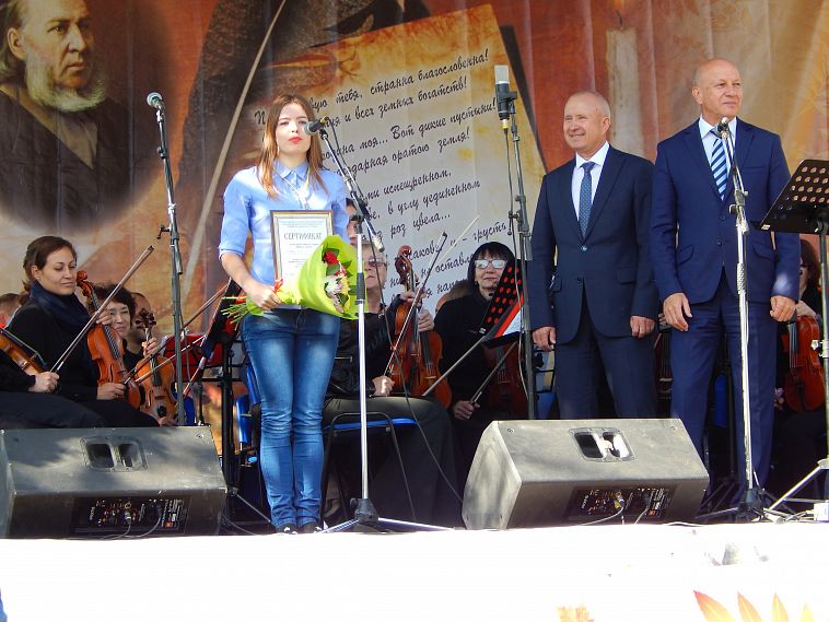 Новотройчанка Ирина Родионова издаст свою первую книгу после победы в конкурсе 