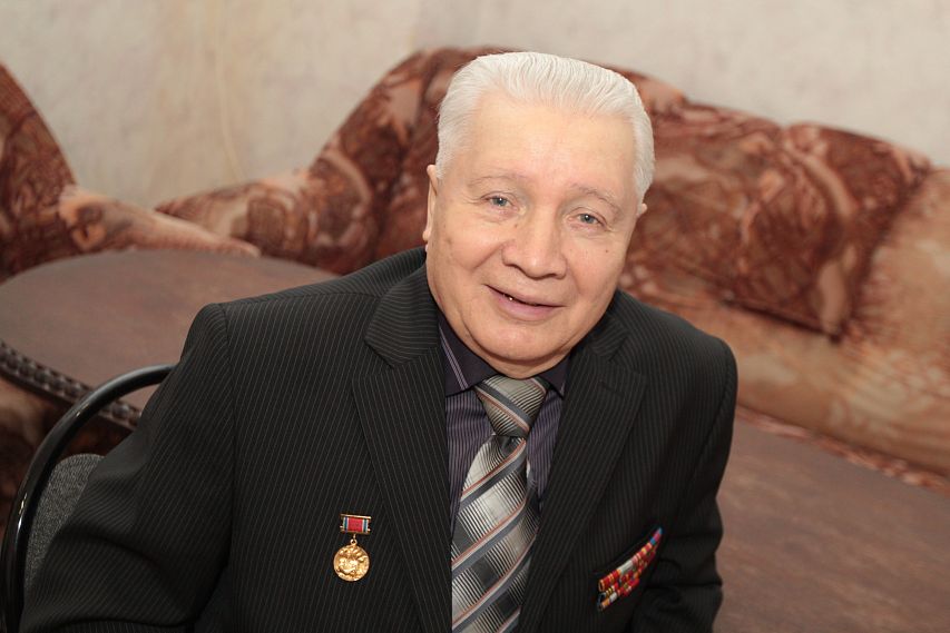 Новотроицкий ветеран Александр Кустов награжден медалью "200 лет пожарной охране Оренбуржья"