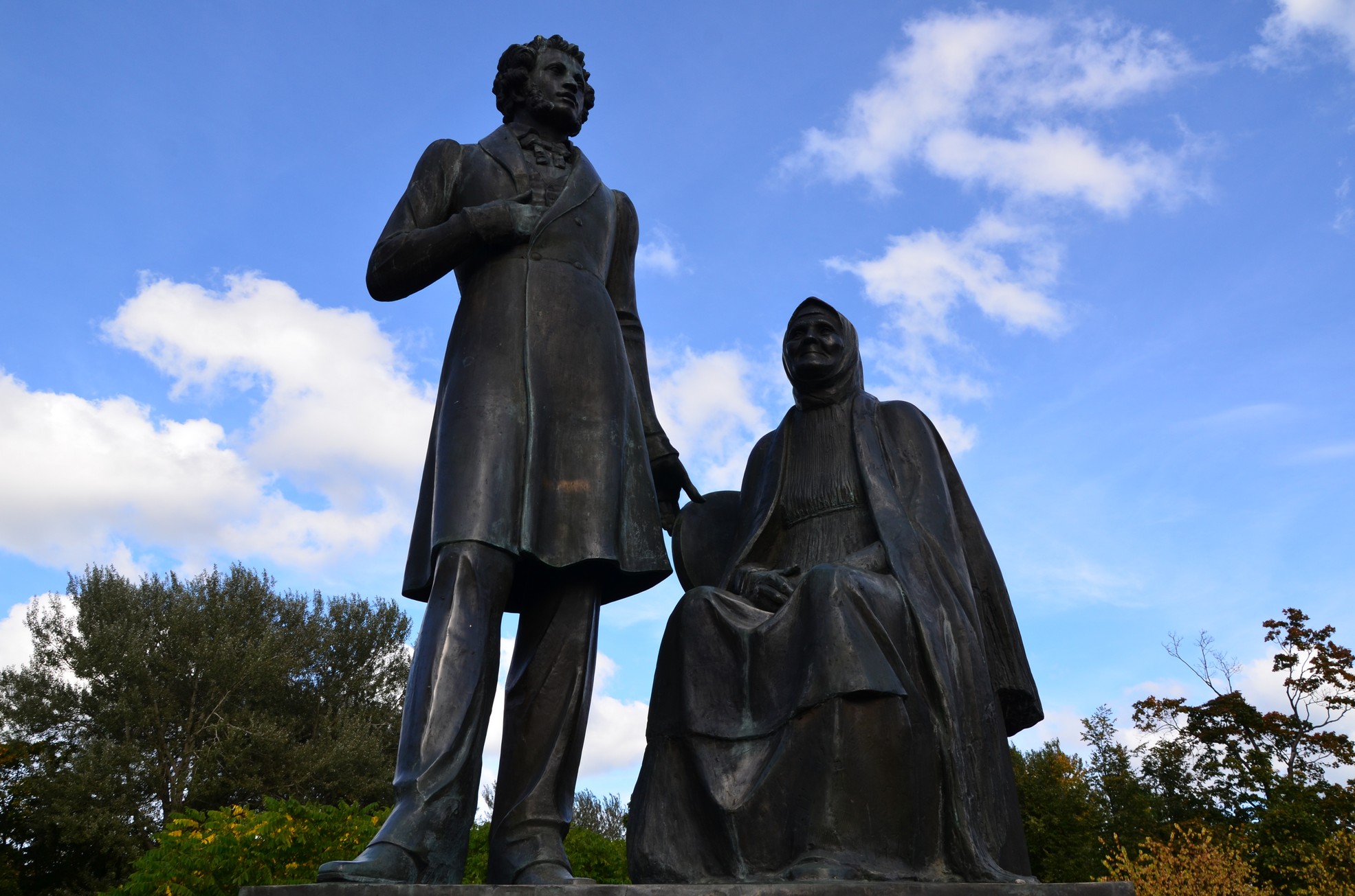 Памятник Арине Родионовне в Пскове