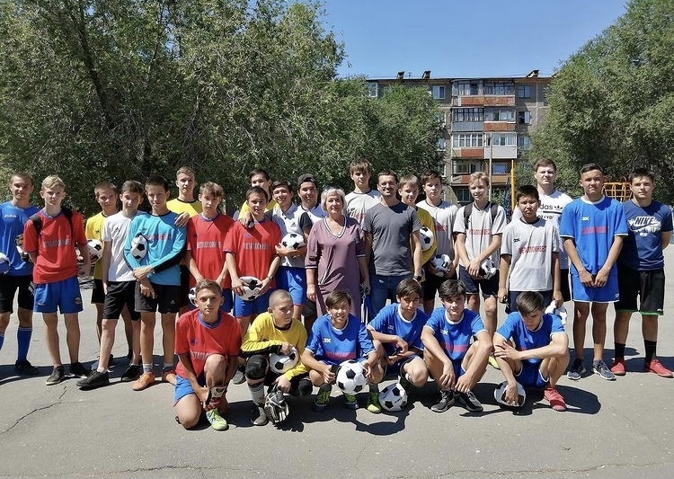 В Новотроицке прошёл первый турнир по футболу среди детских клубов