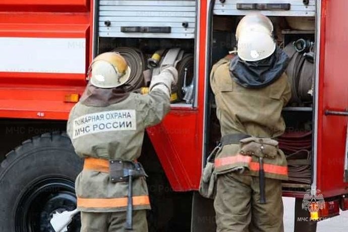 В Новотроицке на улице Луговой произошёл пожар