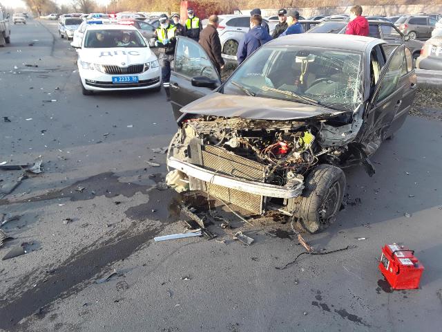 В Новотроицке произошло ДТП с тремя автомобилями