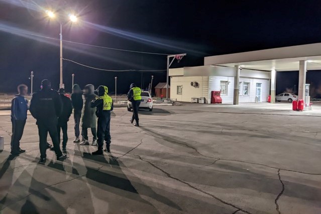 Автоинспекторы задержали на заправке жителя Новотроицка с наркотиками