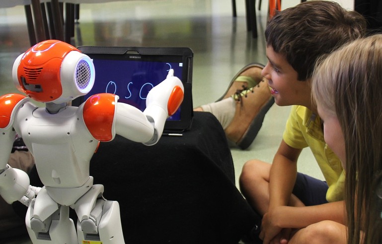 Школьники из Новотроицка примут участие в рабочем совещании с роботами