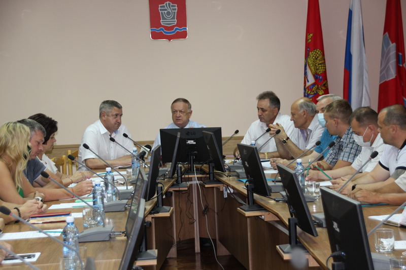 В Новотроицке с рабочим визитом побывал депутат Госдумы Виктор Заварзин 