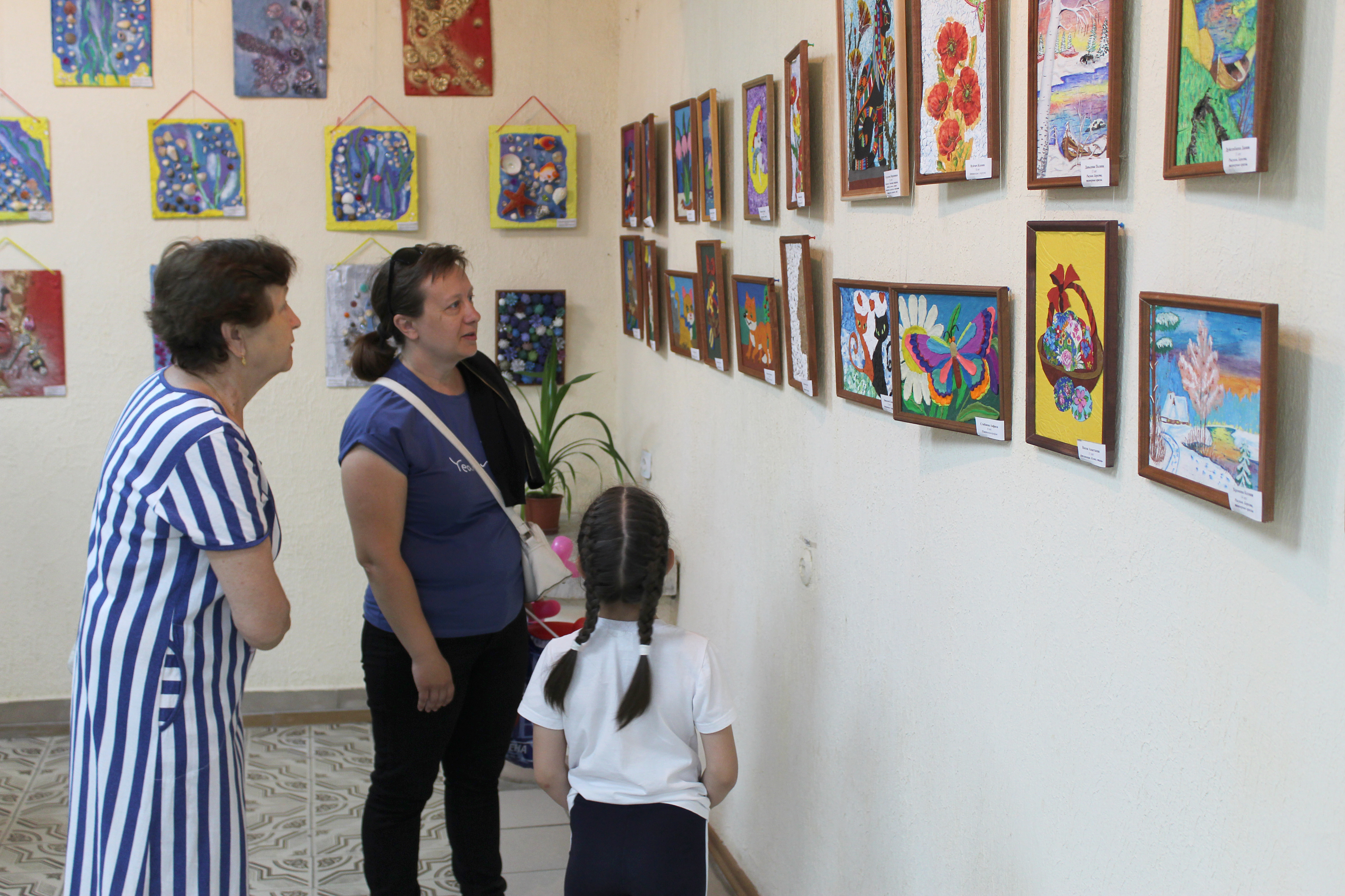 Выставка детского творчества "Радуга талантов"