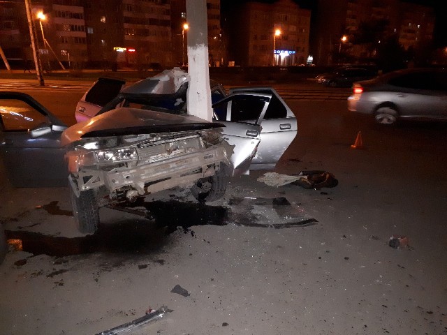 В Новотроицке 18-летний водитель врезался в опору ЛЭП