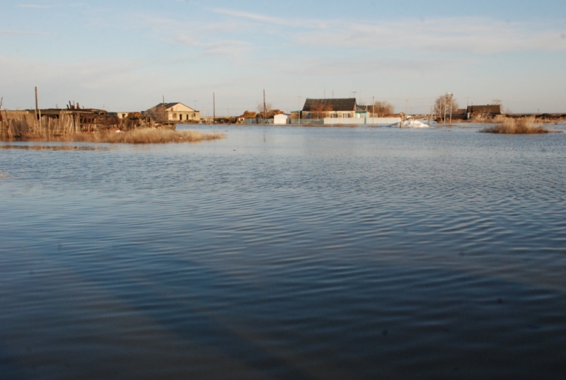 Паводок в оренбурге на сегодня прогноз. Погромное Оренбургской половодье. Оренбургская область п светлый наводнение. Паводковая обстановка в Орске. Наводнение в Тоцком.