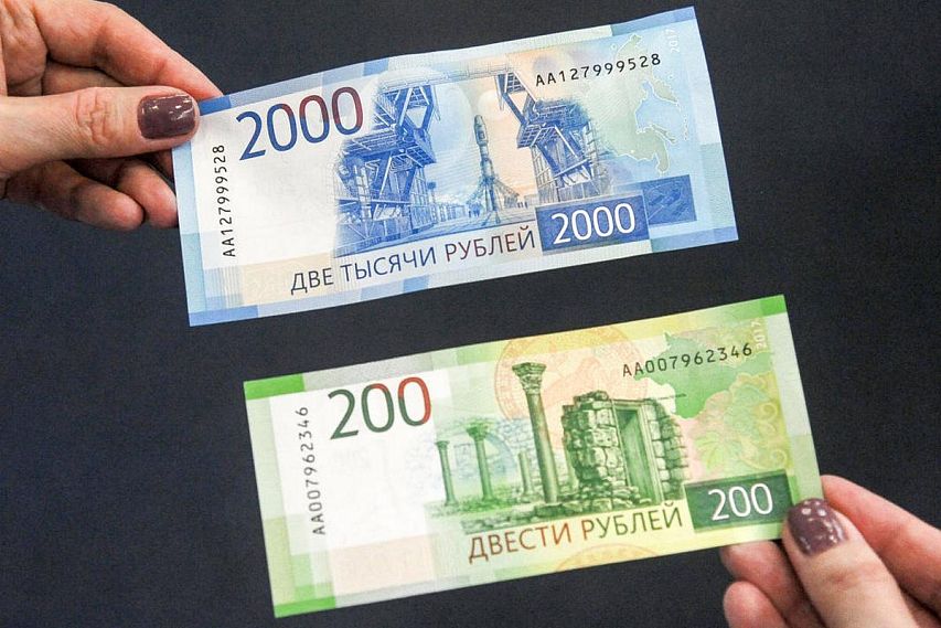 Несувенирные: не стоит переплачивать за новые банкноты в 200 и 2000 рублей, скоро они появятся у всех