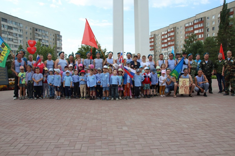 В Новотроицке отмечают День ВДВ