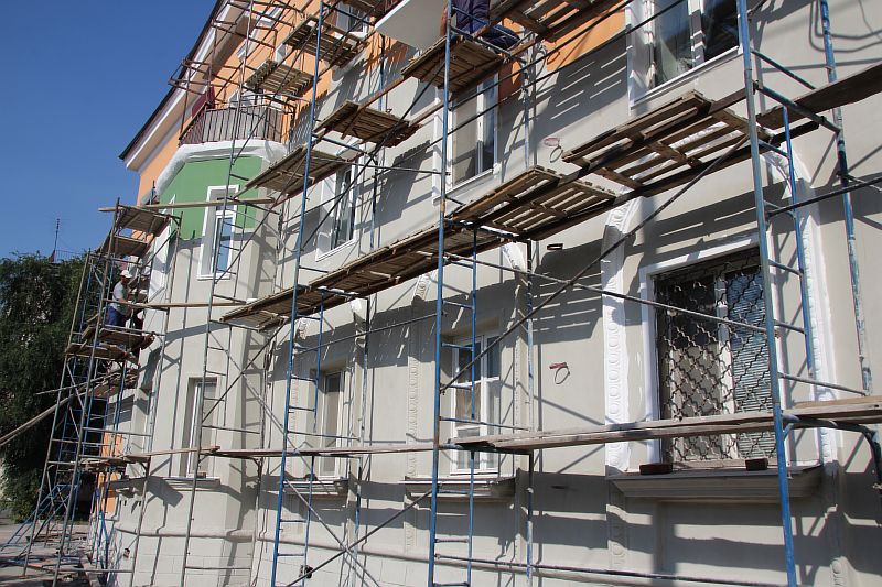 Затянувший ремонт фасадов на Советской подрядчик отстранен от работы