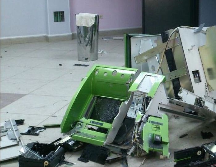 В Орске неизвестные взорвали банкомат: пострадал один человек