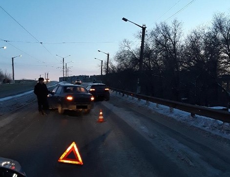 ГИБДД Новотроицка проводит проверку двух ДТП на улицах Мира и Мичурина