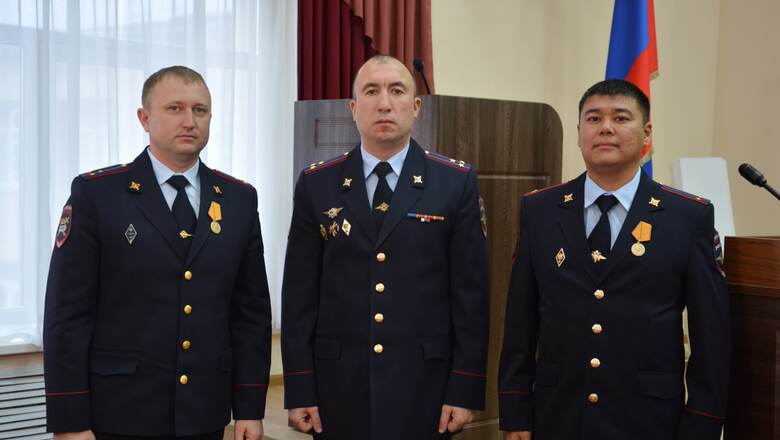Сотрудникам ДПС из Новоорского района вручили медали «За смелость во имя спасения»