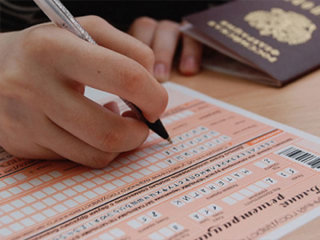 В планах российских чиновников от образования — добавить в число  обязательных для сдачи ЕГЭ предметов иностранный язык.