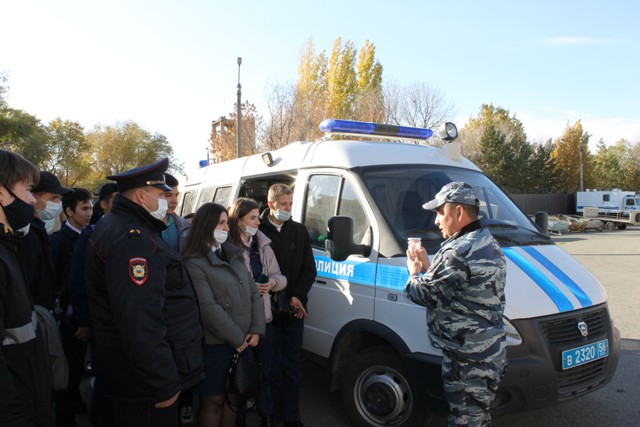 В Новотроицке студенты строительного техникума побывали в отделе полиции