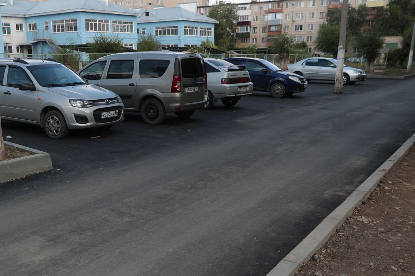 Размышления у новотроицких подъездов: парковкам во дворах быть или не быть