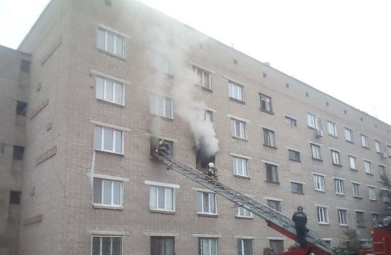 В Новотроицке второй раз за неделю загорелось общежитие