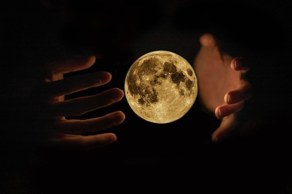 moon-gd8563b713_1280.jpg