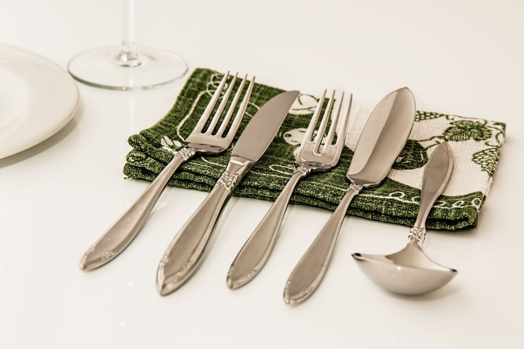 place-setting-gd4489501f_1280.jpg